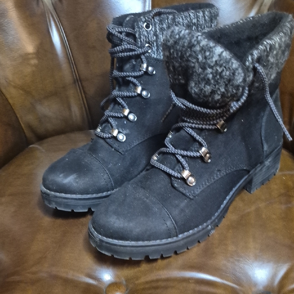 Universal Thread Black Combat Boots